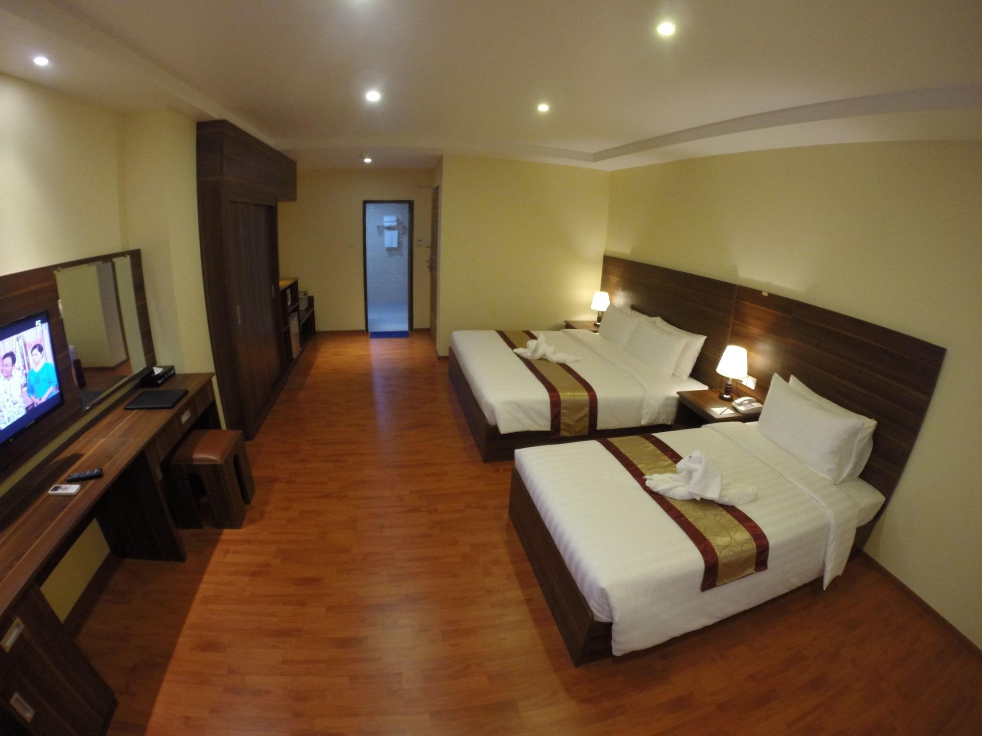 יאנגון Silver Green Hotel מראה חיצוני תמונה