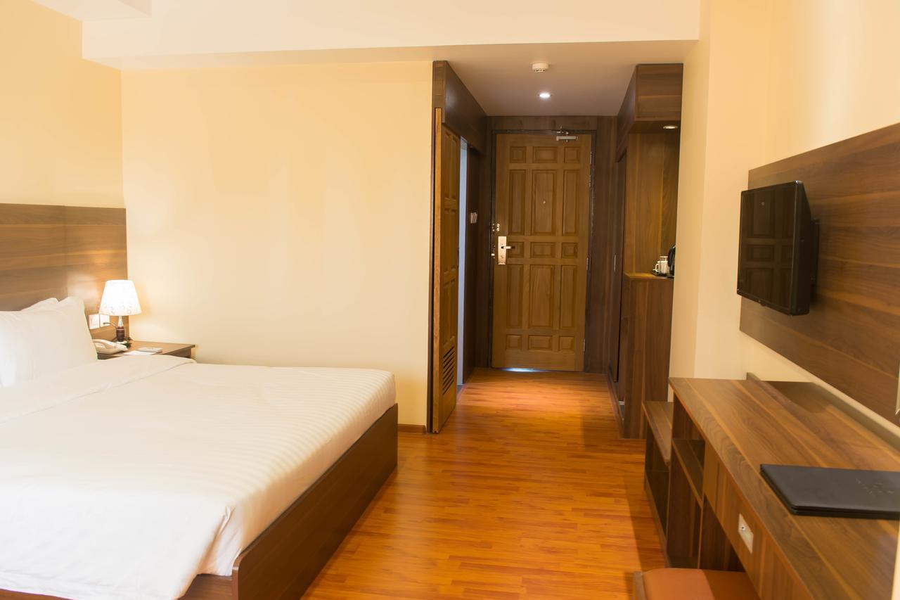 יאנגון Silver Green Hotel מראה חיצוני תמונה
