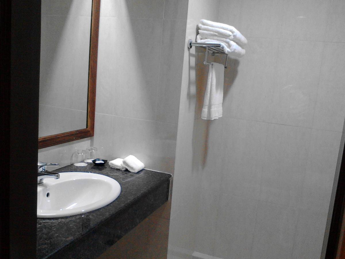 יאנגון Silver Green Hotel מראה חיצוני תמונה